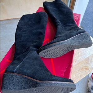 Black suede Aerosoles wedge boots 7M w/ two zippers for xtra leg room
